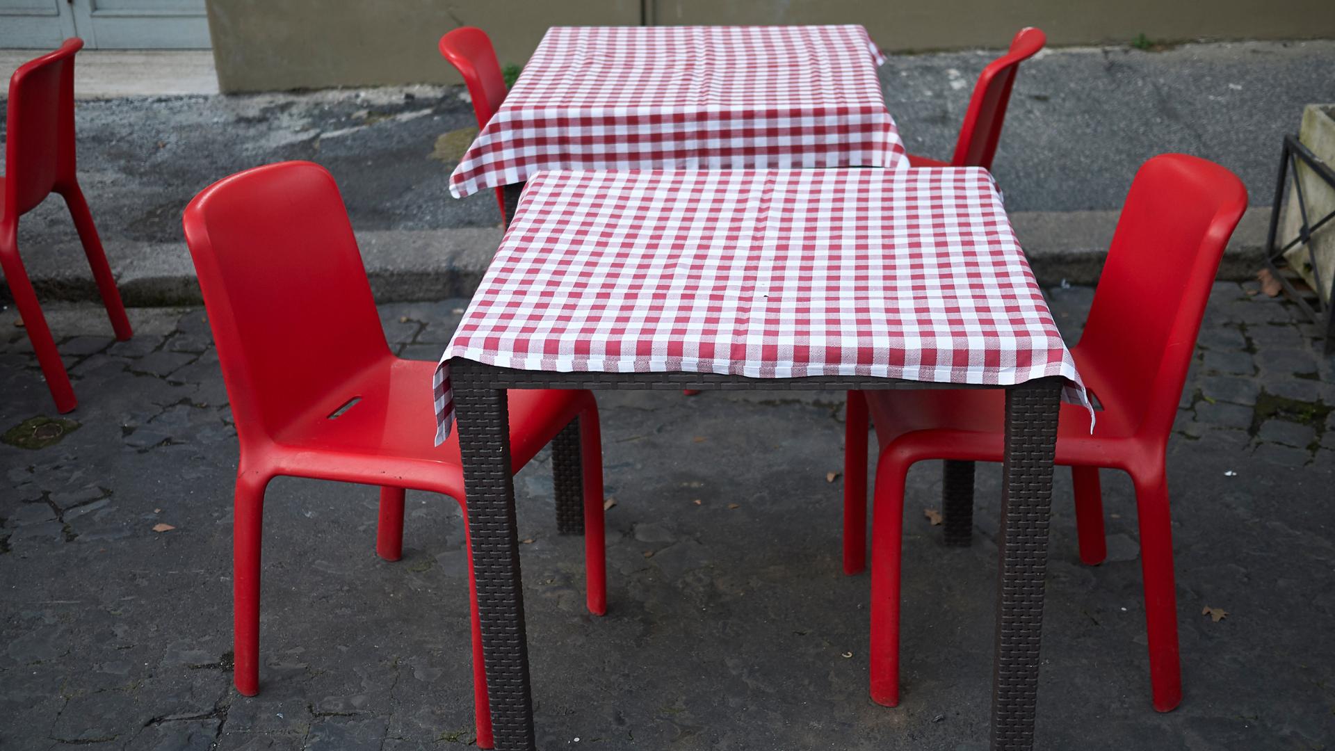 SMTT de Aracaju orienta que bares e restaurantes não podem colocar mesas e cadeiras em ruas - SMTT Aracaju